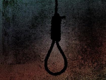 Carrier commits suicide in ST at Mahur in Yavatmal district | यवतमाळ जिल्ह्यात माहूर येथे वाहकाची एसटीमध्येच आत्महत्या