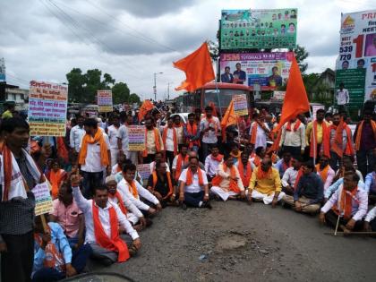 Shivsena's Rastaroko movement for farmers' questions in Wardha | वर्ध्यात शेतकऱ्यांच्या प्रश्नांसाठी शिवसेनेचे रास्तारोको आंदोलन