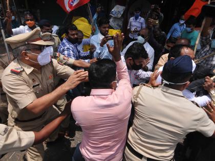 Police in riot gear storm a rally on Friday, removing hundreds of protesters by truck | morcha Kolhapur : मोदी यांचा पुतळा दहन करताना पोलीस-आंदोलकांमध्ये झटापट