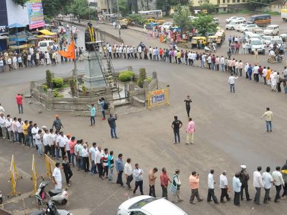 Maratha Kranti Morcha: Third day of protest movement in Kolhapur demanding special apathy for Maratha reservation | Maratha Kranti Morcha : मराठा आरक्षणासाठी खास आधिवेशन घेण्याची मागणी, कोल्हापुरात ठिय्या आंदोलनाचा तिसरा दिवस