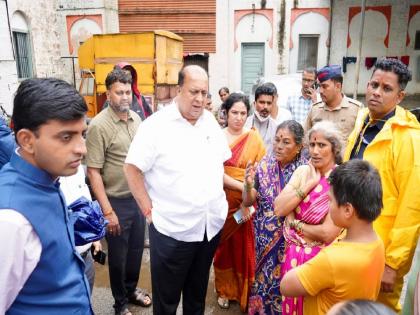 How many days to live as a flood victim?, Guardian Minister Hasan Mushrif asked the affected people   | Kolhapur Flood: पूरग्रस्त म्हणून किती दिवस जगायचे?, पालकमंत्री हसन मुश्रीफ यांना बाधितांचा प्रश्न  