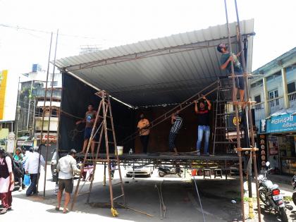 Mandav decorated for the arrival of Gupta-Ganapati. | आले गणराय-गणपतीच्या आगमनासाठी मांडव सजले.