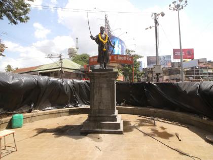 The well-known Shivaji Chowk beautifies to perfection | बहुचर्चित शिवाजी चौक सुशोभीकरण पूर्णत्वाकडे