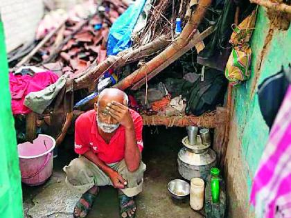 The roof of the house collapsed due to the rains in Palwadi | पालवाडीत पावसामुळे घराचे छत कोसळले