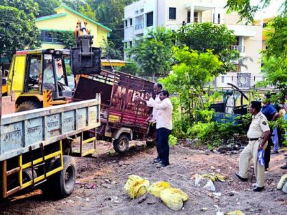 Encroachment took place in the city of Debarkar | देवरणकरनगरातील अतिक्रमण काढले