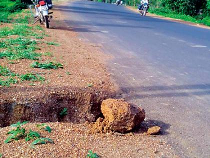 Landslide chance of accident | भूस्खलनाने अपघाताची शक्यता