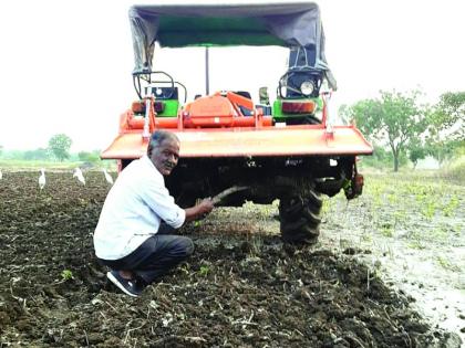 Fields are wet due to rain; farmer worried how to sowing | चिखलात पेरायचे तरी काय?