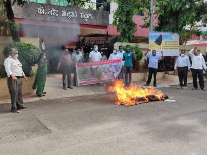 Movement in the new industrial zone of the Central Government | केंद्र सरकारच्या निषेधार्थ सीटूच्या वतीने औद्योगिक क्षेत्रात निदर्शने