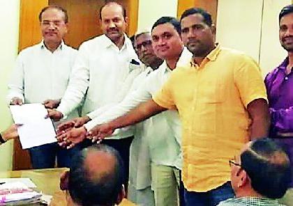 Do not dismiss market committees | बाजार समित्या बरखास्त करू नका Do not dismiss market committees | बाजार समित्या बरखास्त करू नका