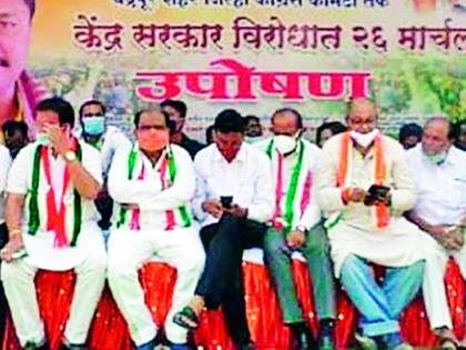 District-wide dharna of Congress in support of farmers' shutdown in India | शेतकऱ्यांच्या भारत बंद समर्थनार्थ काँग्रेसचे जिल्हाभरात धरणे, उपोषण