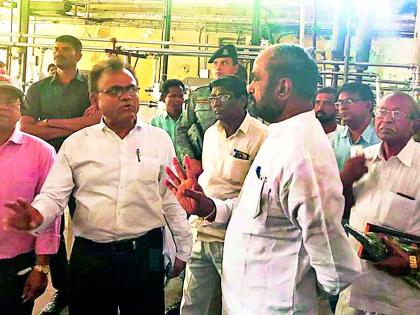 Govt. Milk Dairy runs in full capacity | शासकीय दूध डेअरी पूर्ण क्षमतेने चालावी