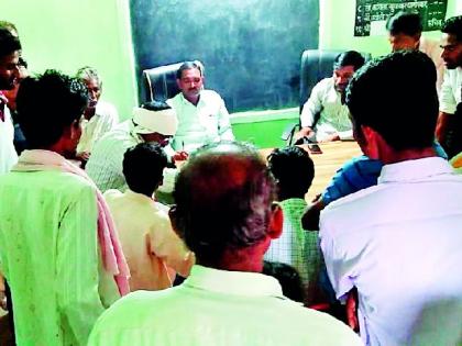 Gramsevak, the office bearers of the gram panchayat stacked | ग्रामसेवक, पदाधिकाऱ्यांना ग्रामपंचायतमध्ये डांबले