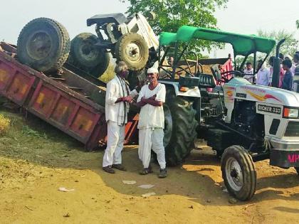 Seven injured in a tractor crash | ट्रॅक्टर अपघातात सात जखमी