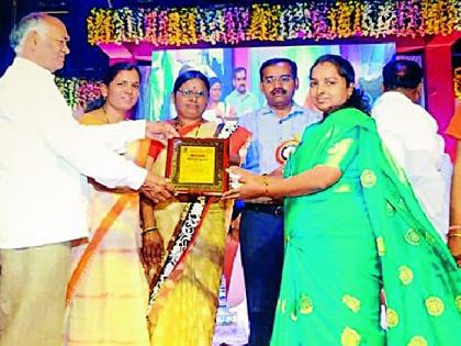 Anandvan Smart Village Award | आनंदवन स्मार्ट ग्राम पुरस्काराने सन्मानित