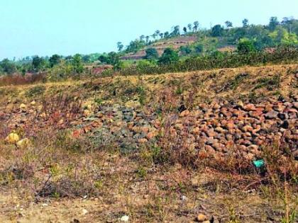 The works of irrigation ponds on the hill | पहाडावरील सिंचन तलावांची कामे रखडली