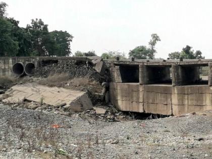 Soaked blankets of Punkheda bridge | पुनखेडा पुलाचे भिजत घोंगडे