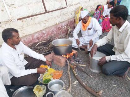  After 3 hours, the B-bone agitation of Kisan Sabha was withdrawn | ३६ तासानंतर किसान सभेचे बि-हाड आंदोलन मागे