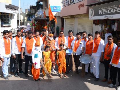 Sant Gadge Maharaj Jayanti celebrated with enthusiasm in Satya | सटाण्यात संत गाडगे महाराज जयंती उत्साहात साजरी