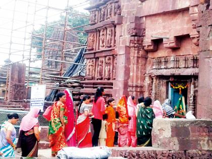 मार्कंडात उसळली महिला भाविकांची गर्दी