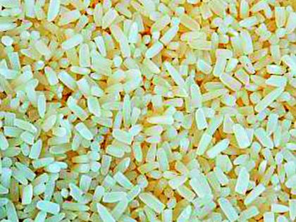 Rice shops contain granulated rice supplies | रेशन दुकानांमध्ये होतोय कणीमिश्रित तांदूळ पुरवठा