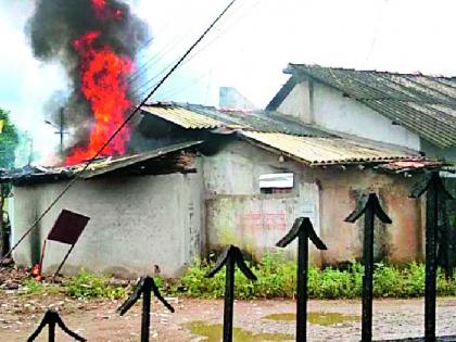 The house burned in a house | पेरमिलीत घर जळून खाक