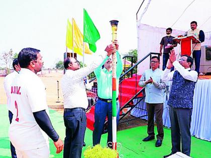 Over 300 college staff from Daen district landed on the playground | दाेन जिल्ह्याचे 300 वर महाविद्यालयीन कर्मचारी उतरले खेळाच्या मैदानात