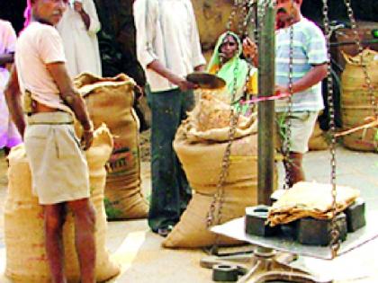 Efforts to consume paddy in the name of farmers | शेतकऱ्यांच्या नावावर धान खपविण्यासाठी खटाटोप