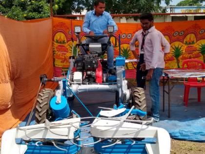 Agricultural exhibition in Lassalgaon has been noticeable by cutting-edge machinery | लासलगाव येथील कृषी प्रदर्शन अदयावत यंत्रसामग्रीने लक्षवेधी ठरले