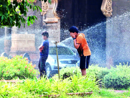 Highest in 10 years of heat; Mercury is 41 degree Celsius | उष्णतेचा १० वर्षांतील उच्चांक; पारा ४१ अंश सेल्सिअसवर