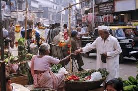 Farmers' closures reduced income in the market committee | शेतकऱ्यांच्या बंदने बाजार समितीत आवक घटली