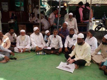 The movement of the Malegaon lorries and factories | मालेगावी यंत्रमाग कारखानदारांचे धरणे आंदोलन