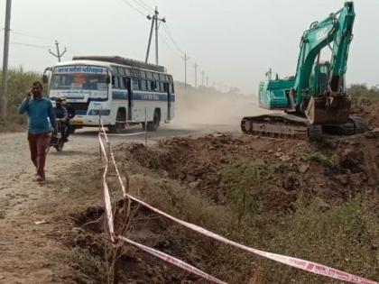 Road work near Korit Fateh finally started | कोरीट फाट्याजवळील रस्ता काम अखेर सुरू