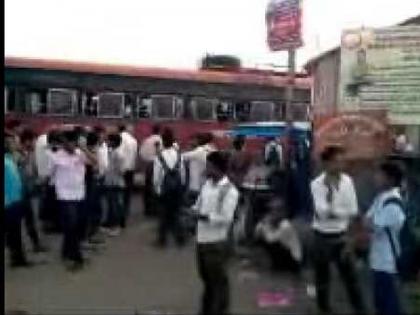 Decreased influx of foreign labor | परप्रांतीय येणाऱ्या मजुरांचा ओघ कमी Decreased influx of foreign labor | परप्रांतीय येणाऱ्या मजुरांचा ओघ कमी