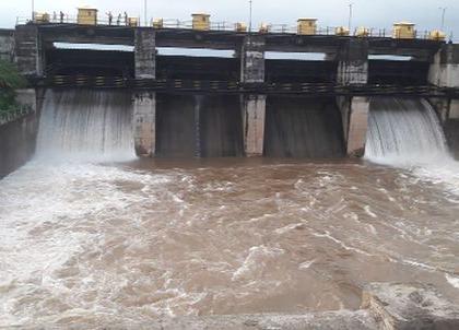 82% water storage in Susari dam | सुसरी धरणात ८२ टक्के पाणीसाठा 82% water storage in Susari dam | सुसरी धरणात ८२ टक्के पाणीसाठा