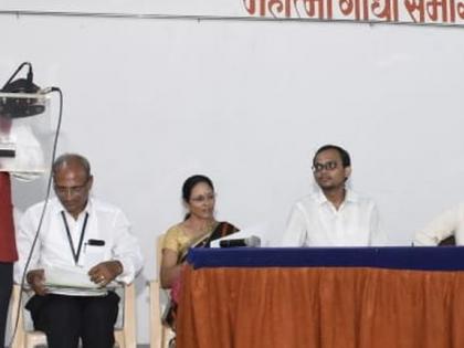 Tribal students seek renovation | आदिवासी विद्याथ्र्याना नवनिर्मितीचा ध्यास Tribal students seek renovation | आदिवासी विद्याथ्र्याना नवनिर्मितीचा ध्यास