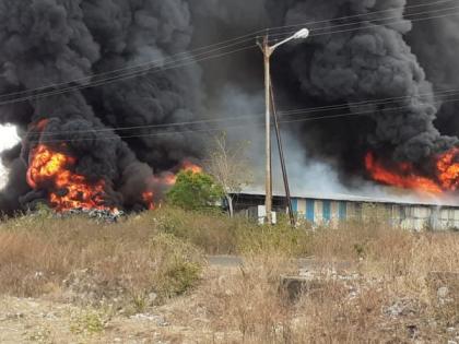 Massive fire at Bhusawal MID, loss of Rs 3 crore | भुसावळ एमआयडीसीत भीषण आग, तीन कोटींचे नुकसान