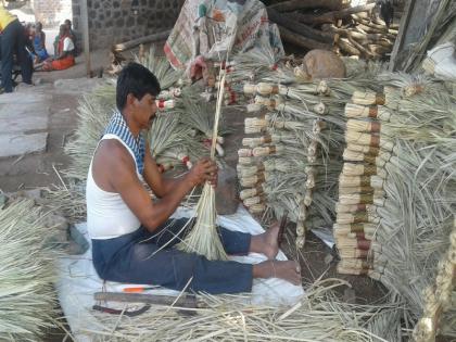 Demand for 'Lakshmi' on the background of Diwali | दिवाळीच्या पार्श्वभूमीवर ‘लक्ष्मी’ला मागणी