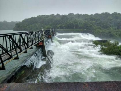 Two automatic doors of Radhanagari Dam open | राधानगरी धरणाचे दोन स्वयंचलित दरवाजे उघडले