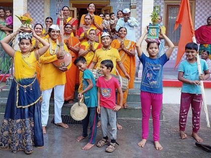 Muscat's circle came second in the 'Paule Chalti Pandharichi Wat' competition | ‘पाऊले चालती पंढरीची वाट’ स्पर्धेत मस्कावदचे मंडळ द्वितीय