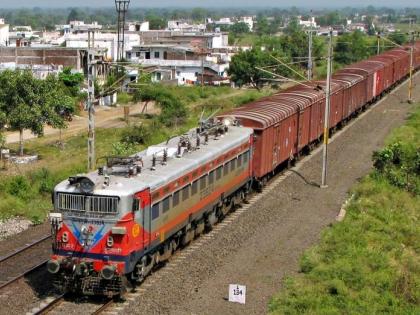 Central Railway carries 70 thousand 374 wagons | मध्य रेल्वेची ७० हजार ३७४ वॅगन माल वाहतूक