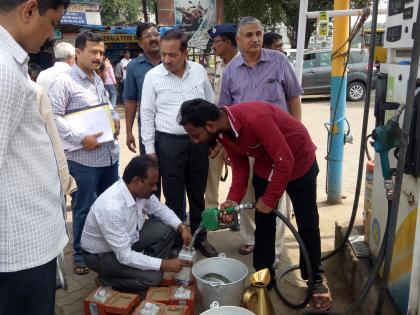 District Collector's release on Sangliat petrol pump | सांगलीत पेट्रोलपंपावर जिल्हाधिकाऱ्यांचा छापा