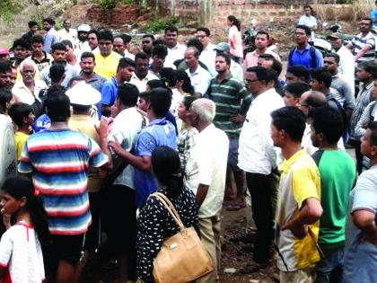 Sindhudurg: Dingana, popular among tourists by wine tourists. Type of market: Textual vigil | सिंधुदुर्ग : मद्यधुंद पर्यटकांचा धिंगाणा, दोडामार्ग बाजारपेठेतील प्रकार : शाब्दिक बाचाबाची