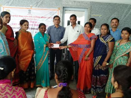  Allocation of funding to five women savings groups at Sinnar | सिन्नर येथे पाच महिला बचत गटांना फिरत्या निधींचे वाटप