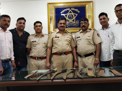 Chopper and sword-bound gangster arrested at Wagle Estate in Thane | चॉपर आणि तलवारी बाळगणा-या गुंडाला ठाण्याच्या वागळे इस्टेट येथून अटक