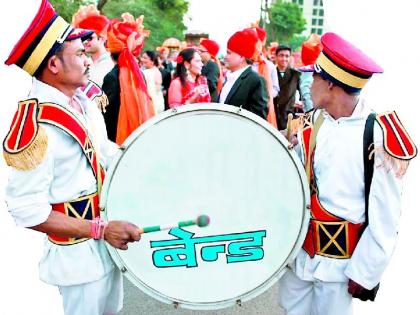 No Bandbaja, Barat Only Silk Knots 'Registered' | नो बॅण्डबाजा, बरात ओन्ली रेशीमगाठींची झाली ‘नोंदणी’