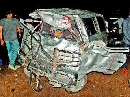 10 killed in crossing the cruiser's tire near Yeola; The time of returning from sugarcane will be of the time | येवल्याजवळ क्रूझरचे टायर फुटून १० जणांचा मृत्यू; साखरपुड्याहून परतताना काळाचा घाला