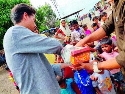  ... they made Diwali sweet for the poor | ...त्यांनी केली वंचितांची दिवाळी गोड