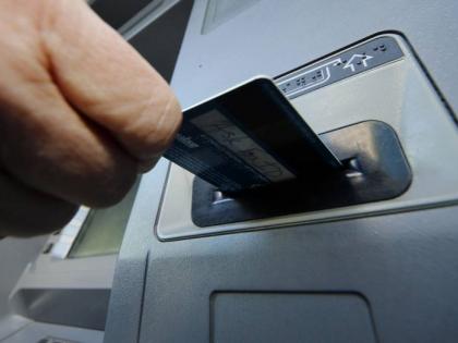 23 lakhs stolen from the ATM machine in Chandrapur district | चंद्रपूर जिल्ह्यात एटीएम मशीनमधून उडविले २३ लाख