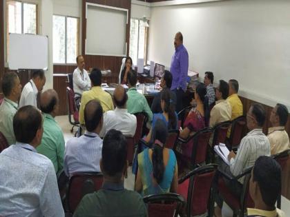 Quickly fix the problems of Dhule Zilla Parishad staff | धुळे जिल्हा परिषद कर्मचाऱ्यांच्या अडचणी तत्काळ मार्गी लावा Quickly fix the problems of Dhule Zilla Parishad staff | धुळे जिल्हा परिषद कर्मचाऱ्यांच्या अडचणी तत्काळ मार्गी लावा