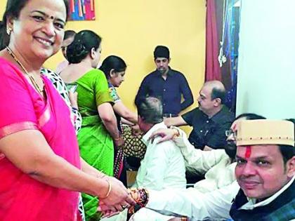 Chief Minister is keeping the tradition of Rakshabandhan | मुख्यमंत्र्यांनी पाळली रक्षाबंधनाची परंपरा